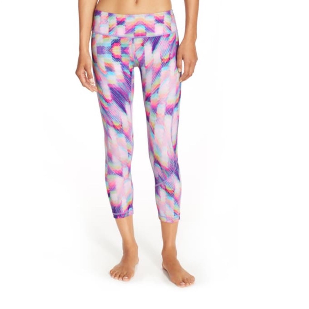 Live In' Crop Leggings Zella